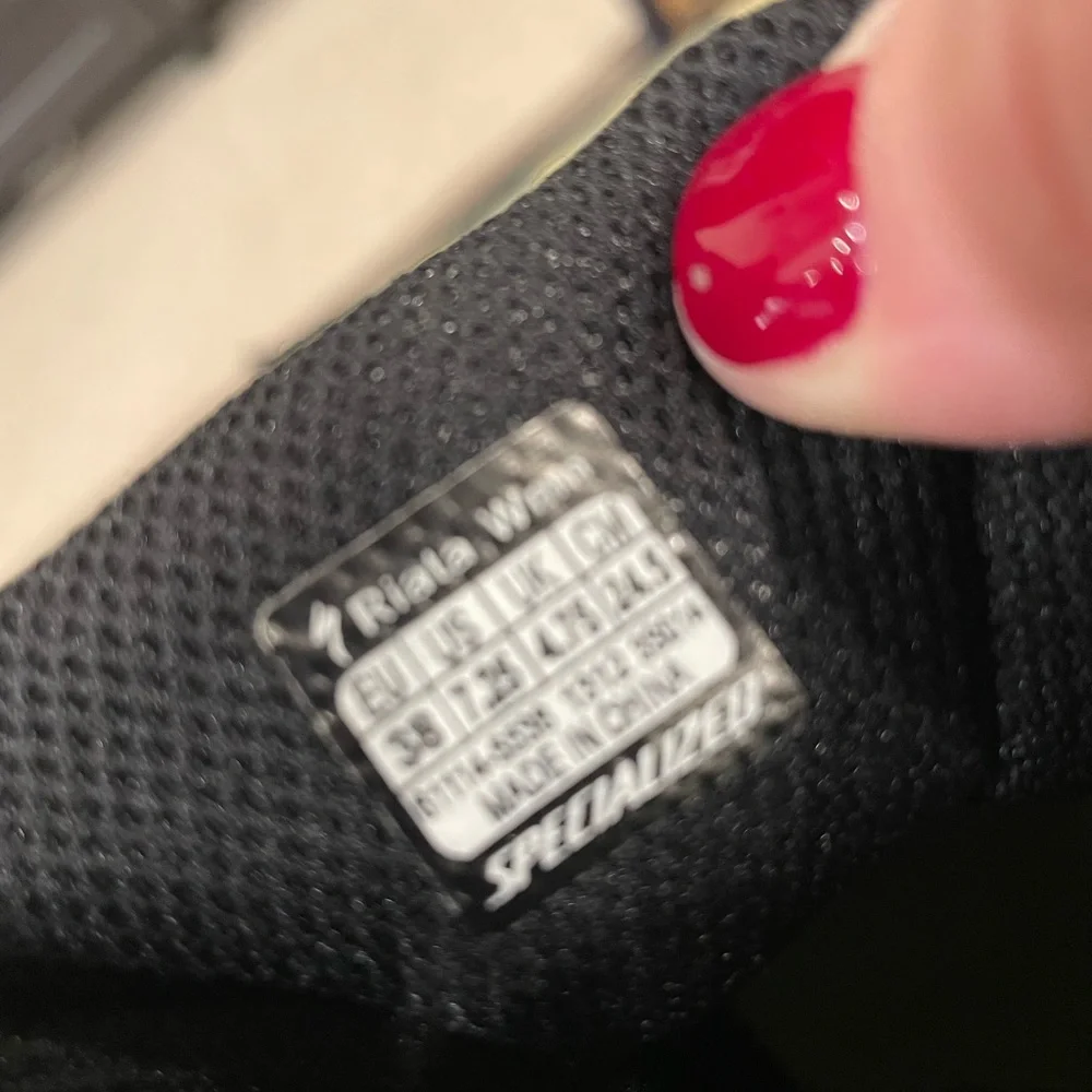 Cycling shoes - Riata- EUC - size 38 or 7.25 women’s - Picture 4 of 5